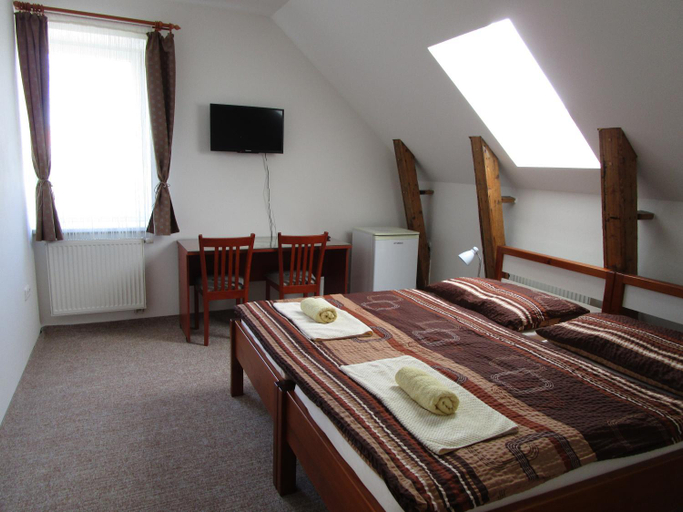 Bedroom 2, Penzion Alma, Znojmo