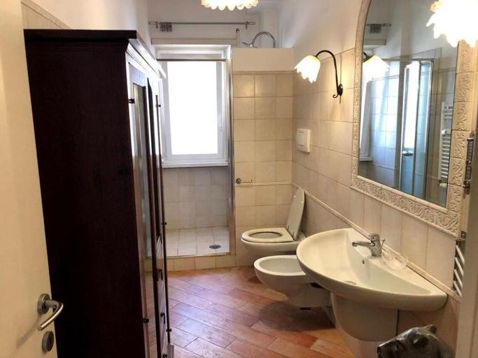 Bathroom 5, A Casa di Enza, Roma