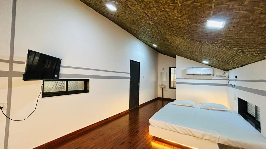 Room 5, Bhogwey Heights, Sindhudurg