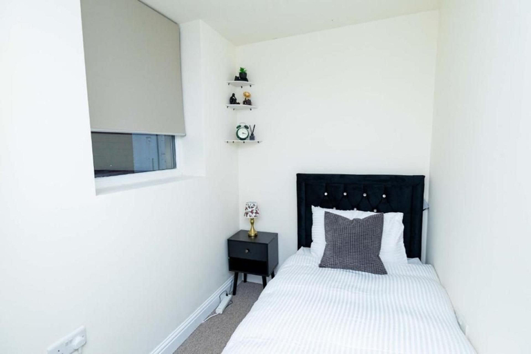 Room 4, Cosy 3 Bedroom House In Manchester Sleeps 7, Salford