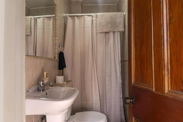 Bathroom 5, Gatalegre Guesthouse, Valparaíso