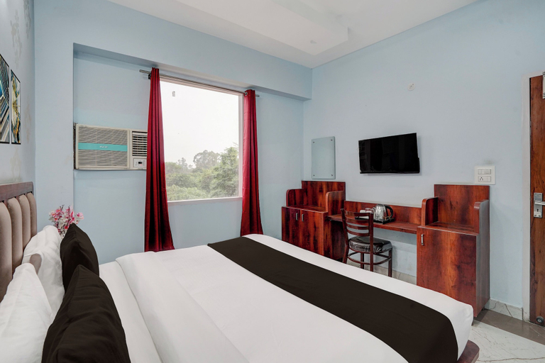 Room 3, Super Hotel O by OYO Fountain Chowk, Chandigarh