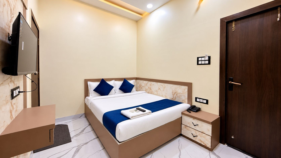 Room 3, Hotel B-1, Indore