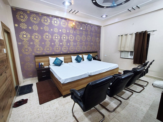 Room 2, Hotel Pratap, Etawah