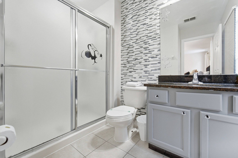 Bathroom 4, 4BR Bella Vida Home Near Disney for 11 Guests, Osceola