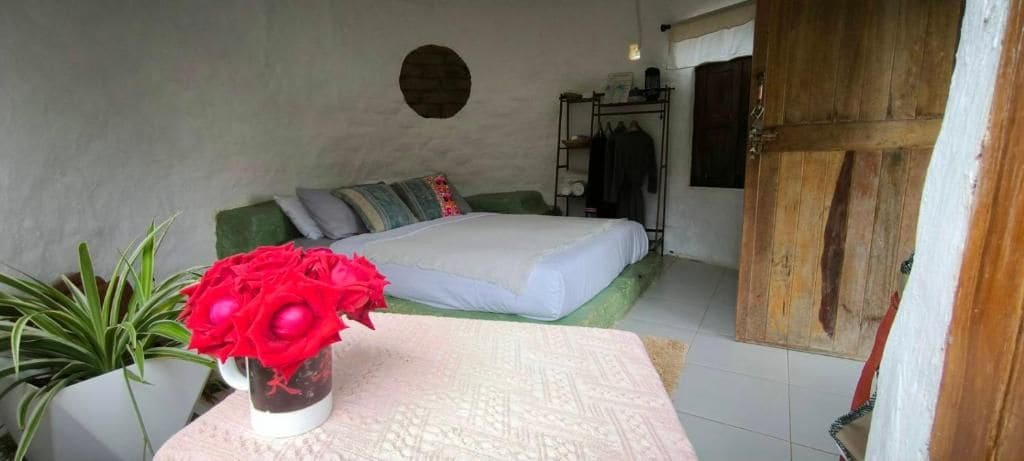 Room 5, Tuabaandin, Mae Rim