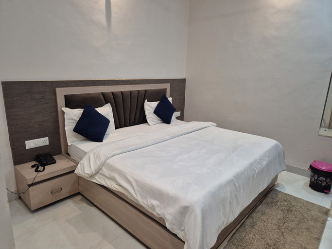 Room 2, OnlyStay BD Dham, Mathura