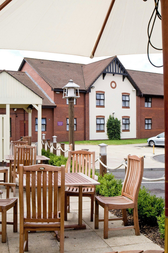 Outdoor dining, Premier Inn Glasgow, Glasgow