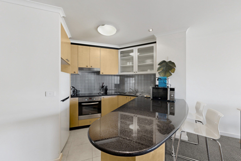 Private kitchen 4, Top Floor Braddon Sunset Views to Black Mountain, Canberra