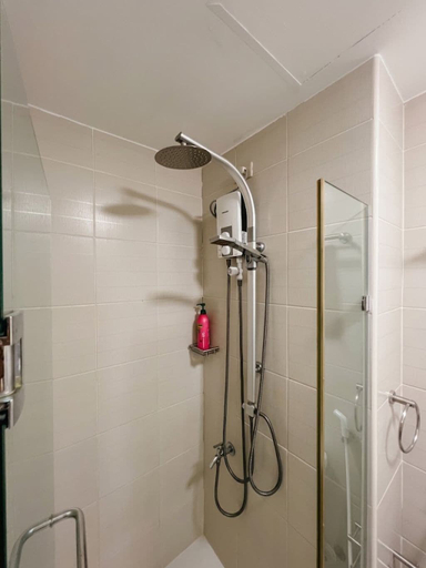 Bathroom 2, Makati CBD Executive Skyline Apartments, Makati City