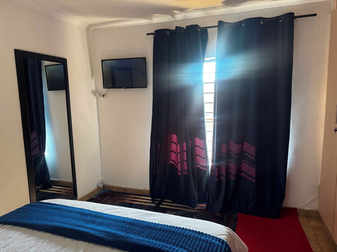 Room 4, Room-charming Apartment Room in Johannes, City of Johannesburg