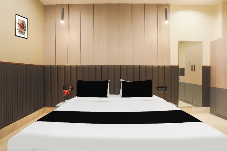 Room 5, Deluxe Hotel Heritage Plaza, Hisar