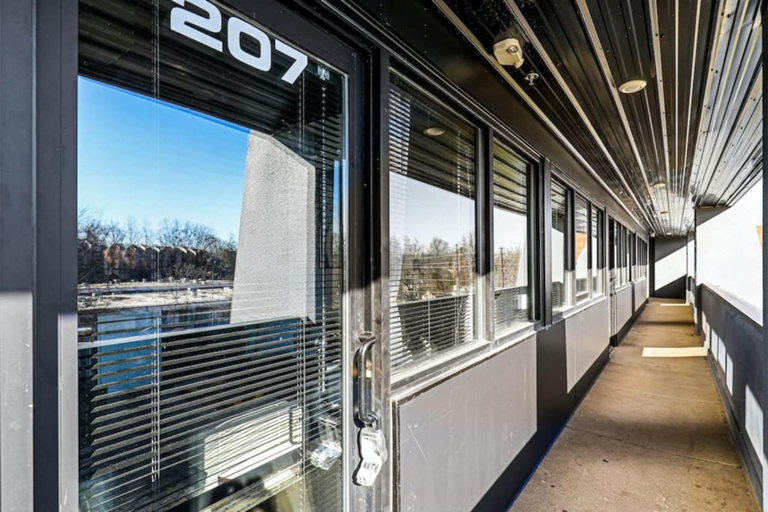 Room 2, Condo Minutes to Downtown - pet Friendly w Parking, Davidson