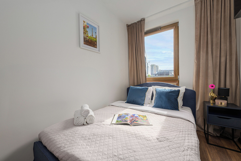 Room 4, Lumina Comfort 3-Room Apt with Balcony, Warsaw
