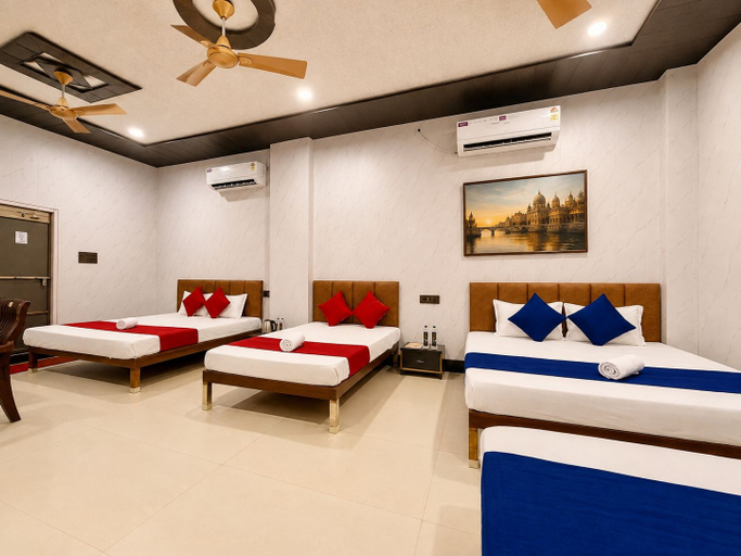 Room 3, Hotel JSR Inn, Mathura
