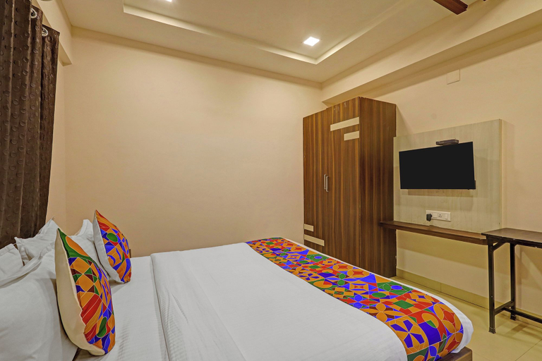 Room 2, FabHotel Gold Guest House, Chennai