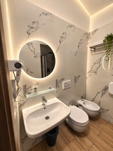 Bathroom 4, Hotel Ferrucci, Torino