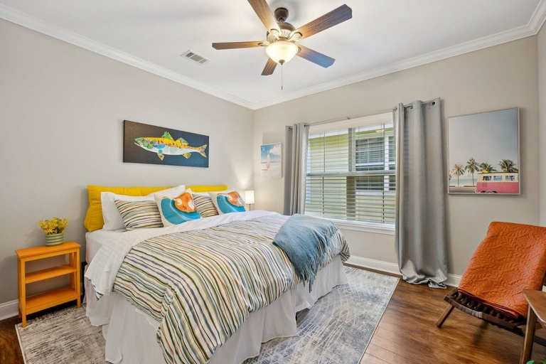 Room 2, The Helm on Elm Beautiful 3/2 Near Downtown, Nassau