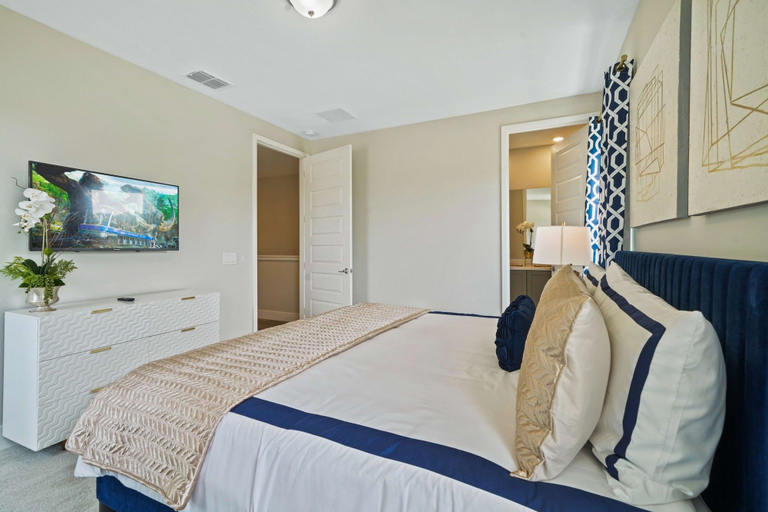 Room 2, Blue Suede Townhome in Reunion Resort, Osceola