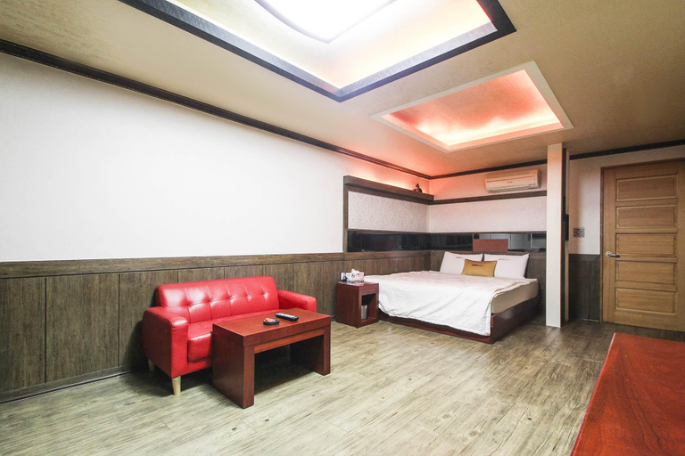 Bedroom 4, Changwon Jinhae Yongwon Mu, Jinhae