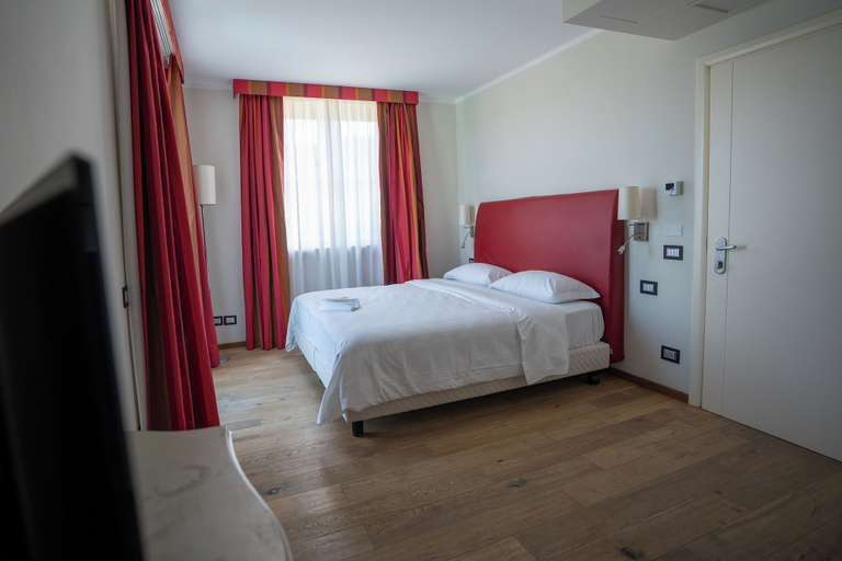 Room 4, LOSTU Monforte, Cuneo