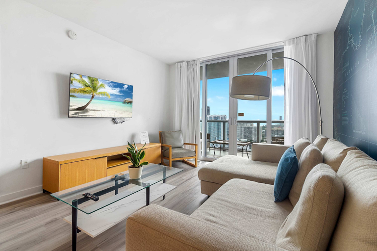 Room 5, Deluxe Apartment With Balcony Gym Pool, Broward