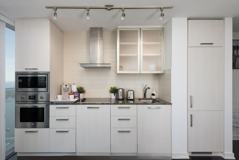 Private kitchen, Skyline Suite Near CN Tower Downtown, Toronto