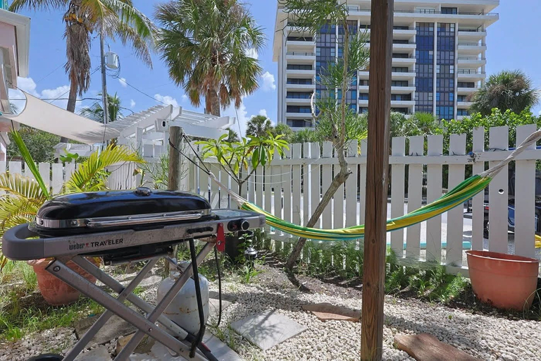 BBQ/picnic area, Beach View 100ft To Beach and SPA, Sarasota