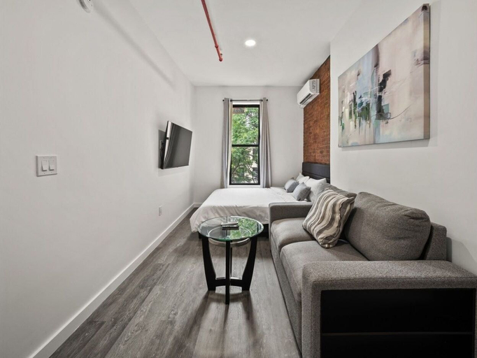 Room 4, The Serene, New York