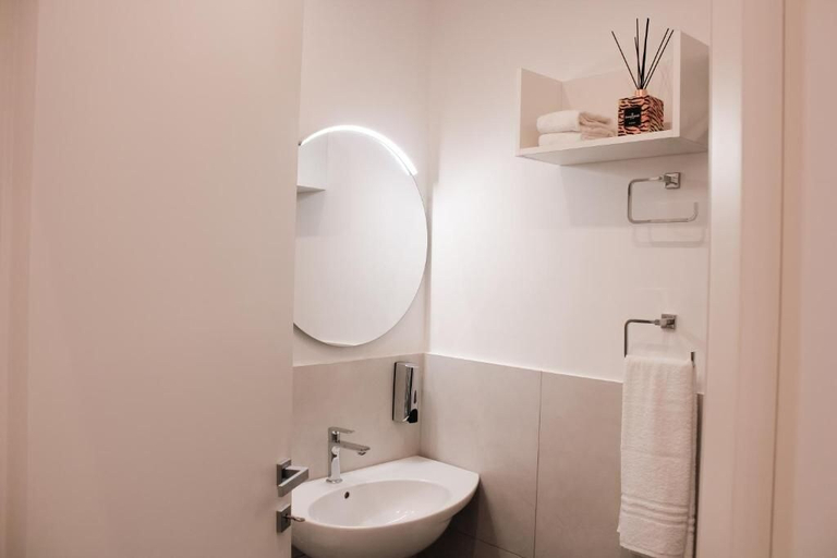 Bathroom 5, Six Luxury Rooms Quartieri Spagnoli, Napoli