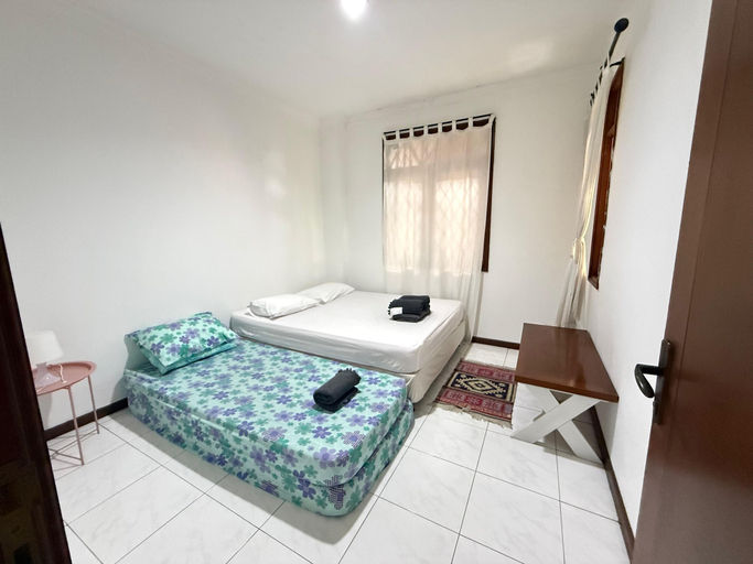 Room 1, Kuca Plava, Bandung