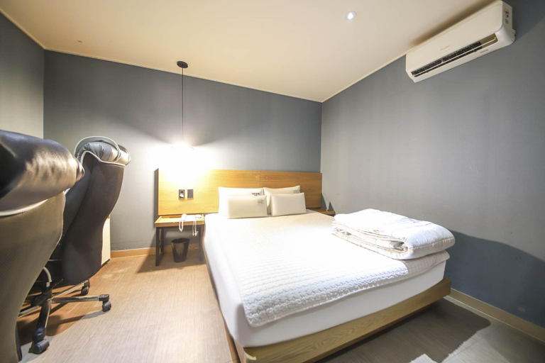 Bedroom 4, Busan Oncheonjang YouAIn, Geumjeong