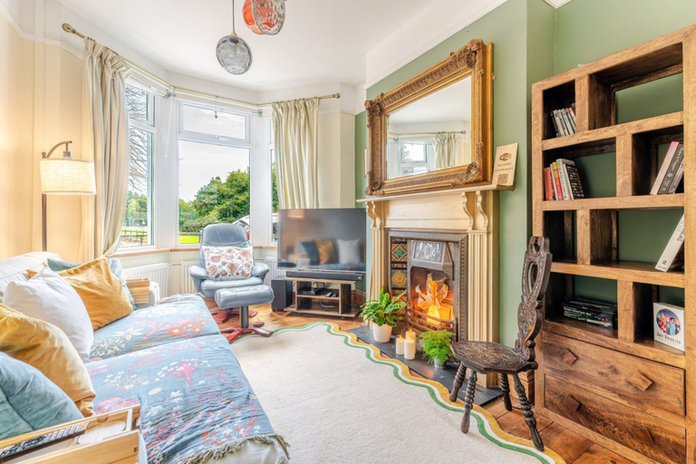 Room 1, Cardiff Bay Victorian House Garden Sleeps 5, Cardiff