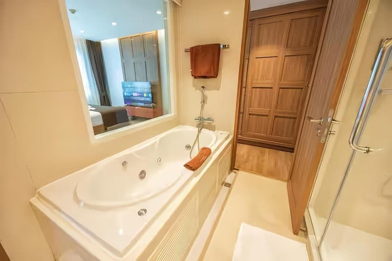 Bathroom 5, Shine 43 Service Residence Bangkok, Wattana