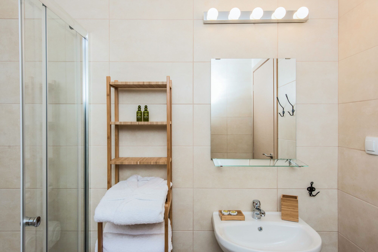 Bathroom 4, Venus in Agios Nikolaos, Crete