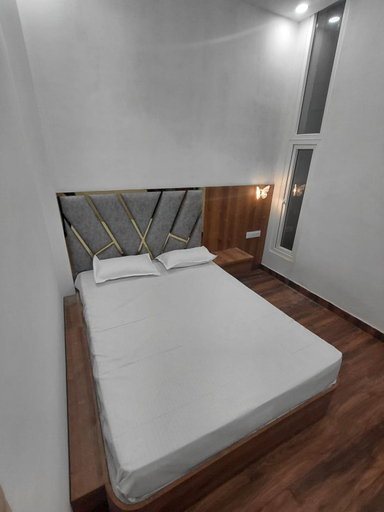 Room 5, Raj Tilak Guest House, Varanasi