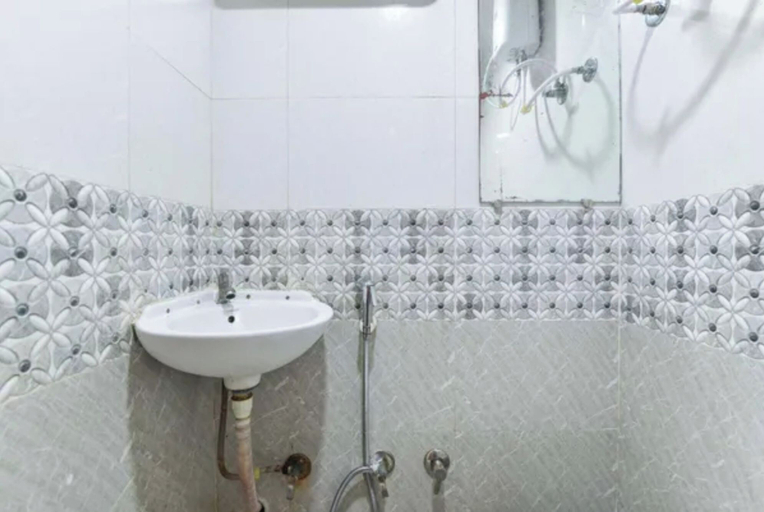 Bathroom 5, FabHotel Visat, Ahmadabad