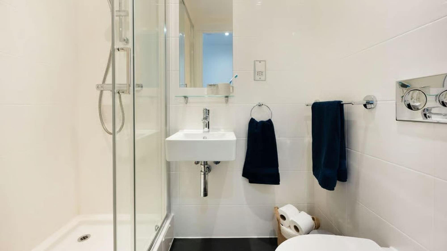 Bathroom 5, Student Only Rhodaus Court, Kent