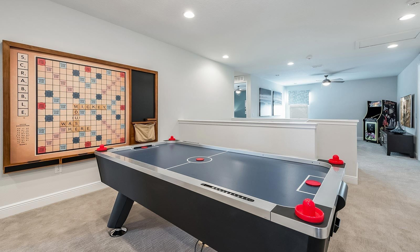 Game room, Encore 8BR Villa, Putting Green, Near Disney, Osceola