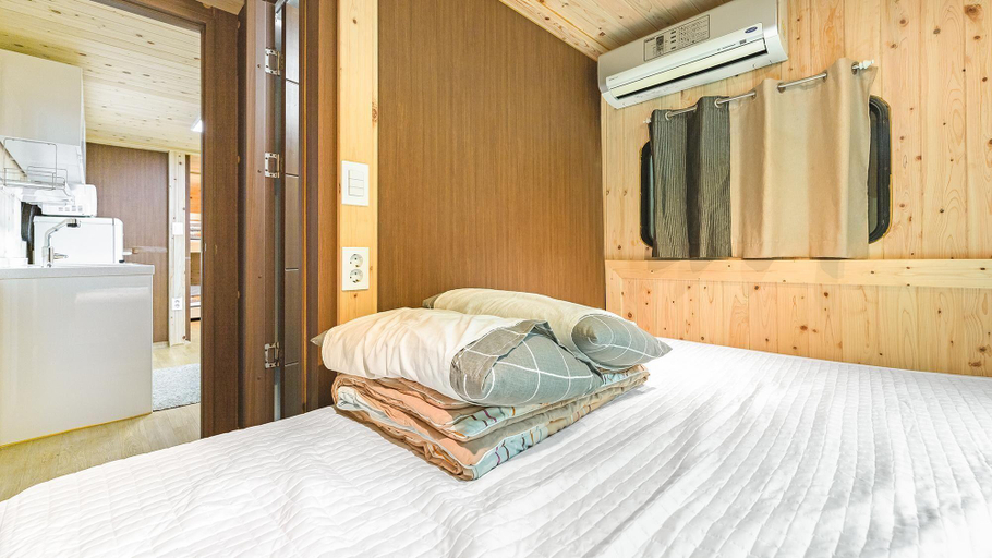 Bedroom 2, Gapeyong Donghwa Caravan, Gapyeong