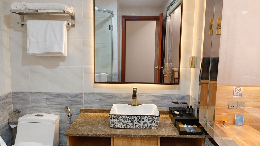 Bathroom 4, Diamond Pearl Hotel & Residence, Phnom Penh