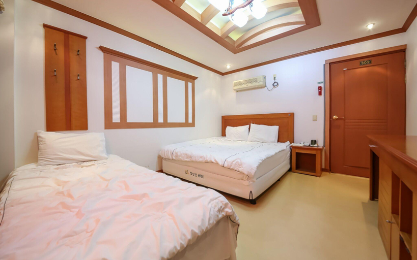 Bedroom 3, Hadong Autumn Hotel, Hadong
