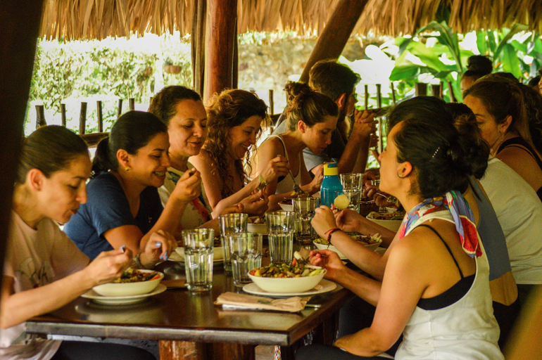Outdoor dining 3, Saturno Mandala Deluxe Quadruple Room 1 Bedroom Lodge, Cumaral