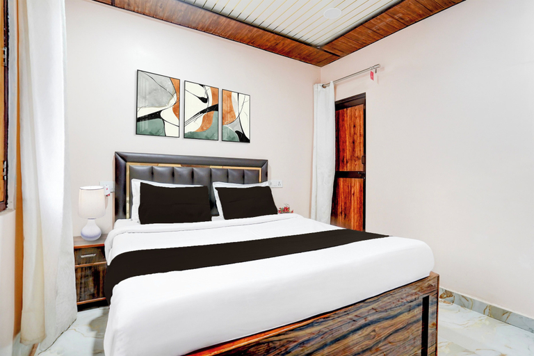 Room 4, Super OYO Hotel O Tedhi Bazaar, Faizabad