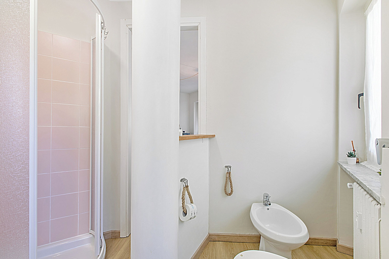 Bathroom 5, Gran Roc 9, Torino