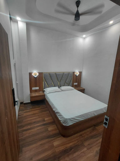 Room 3, Raj Tilak Guest House, Varanasi