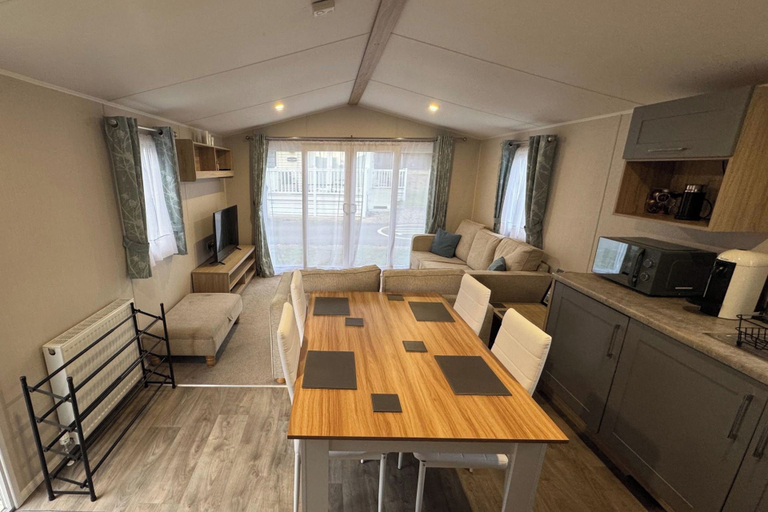Living area 5, 2-bed - Sleeps 4 - Free Parking, Isle of Wight