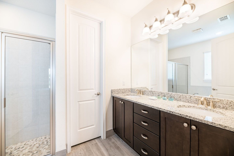 Bathroom 5, Encore 8BR Home, Pool & Spa, 10 Min to Disney, Osceola