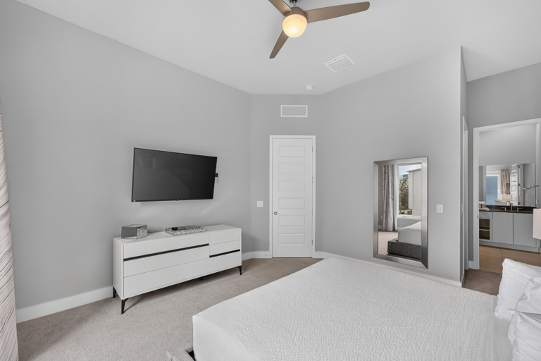 Room 2, 5BR Reunion Resort Condo With Elevator and Share Pools, Osceola