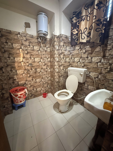 Bathroom, Hotel Aditya Sheraton, Hardwar